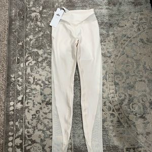 Cream/white Alo leggings. New with tags, size small.
